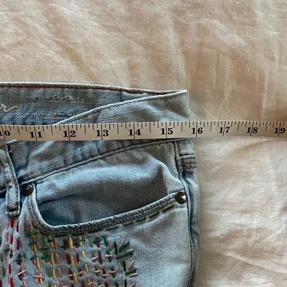 Eddie Bauer Hand Embroidered Light Blue Jeans - Picture 8 of 9